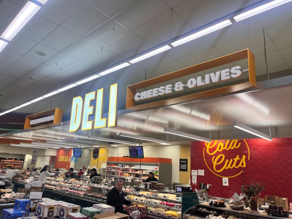 discount fresh produce on Victory Blvd